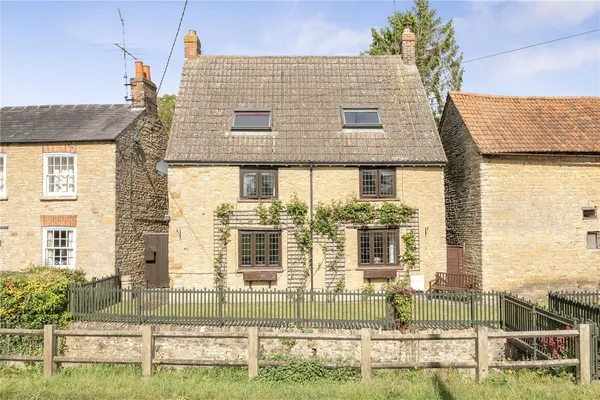 Chase Park Road, Yardley Hastings, NN7 photo 1