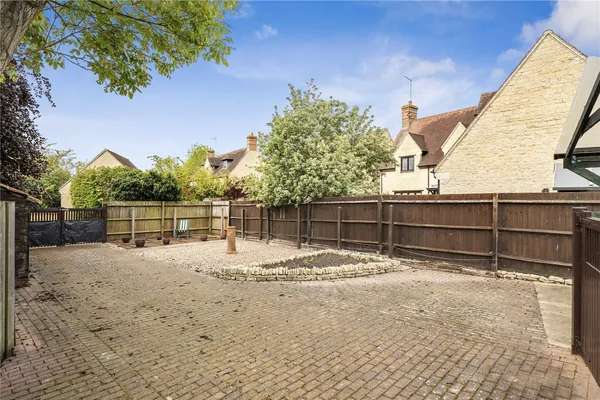 Chase Park Road, Yardley Hastings, NN7 photo 22