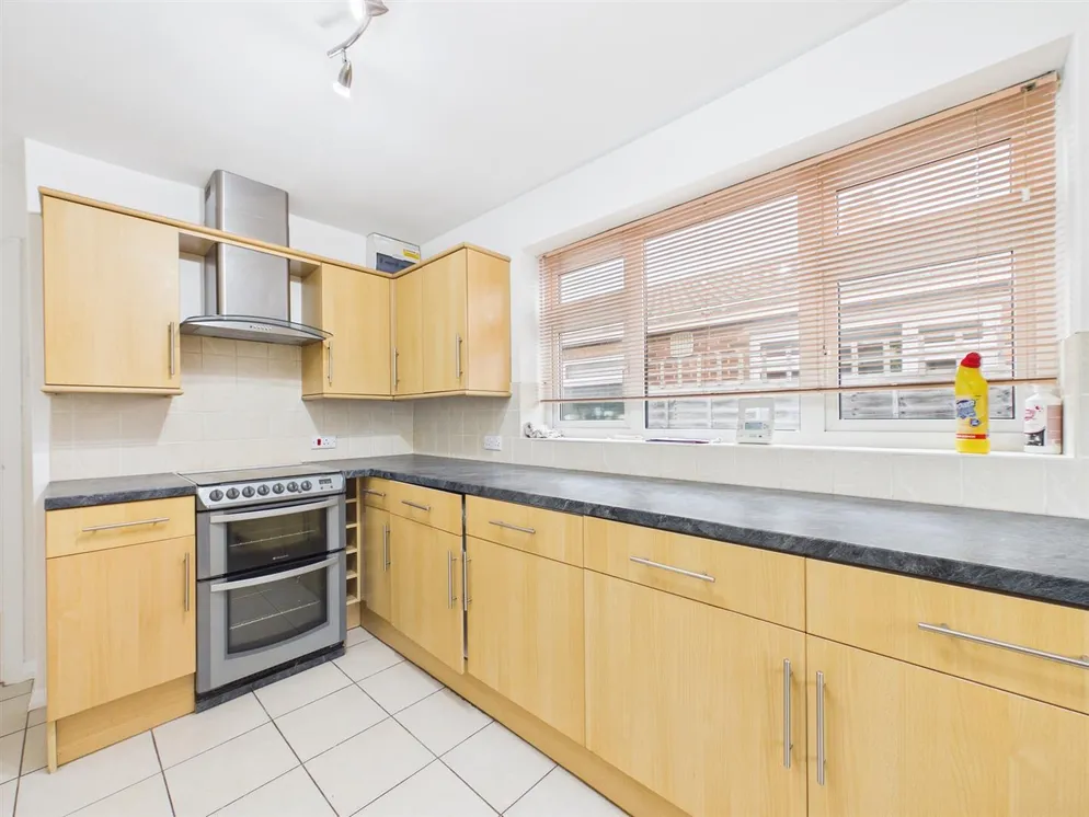 Property carousel item 6