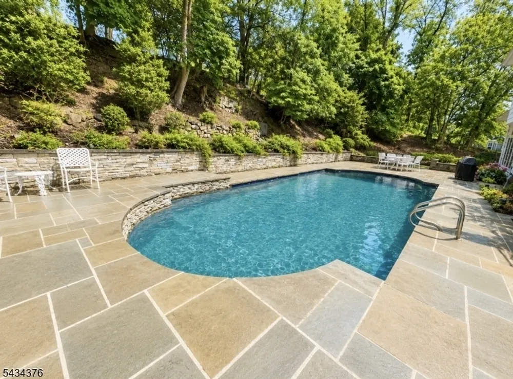 151 Kingwood Dr, Little Falls, NJ 07424
