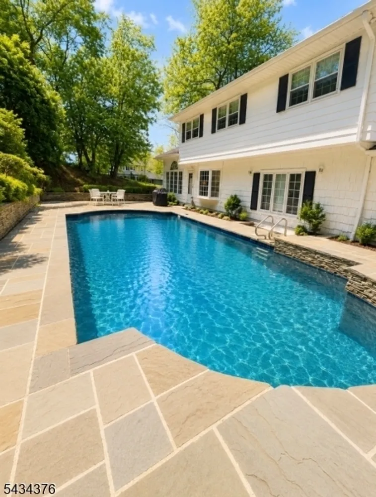 151 Kingwood Dr, Little Falls, NJ 07424