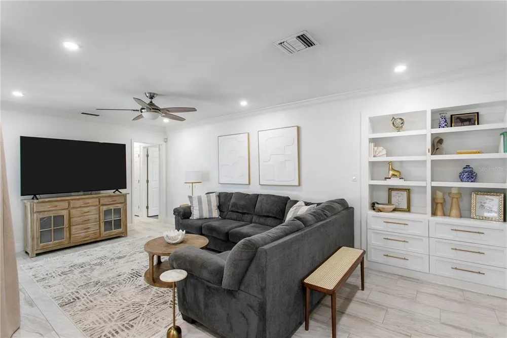 5103 W Cleveland St, Tampa, FL 33609