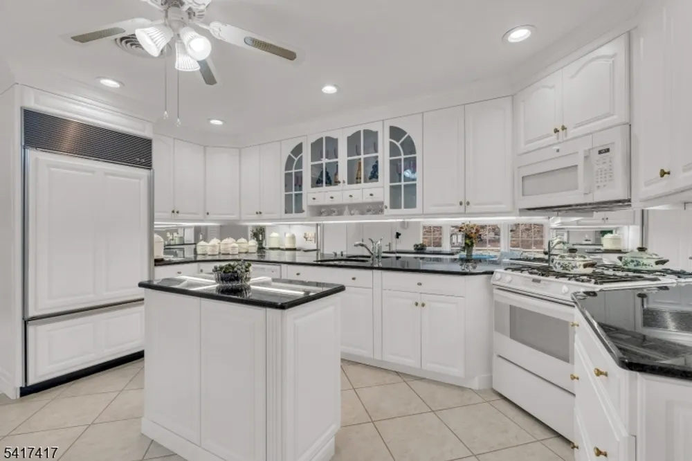 151 Kingwood Dr, Little Falls, NJ 07424