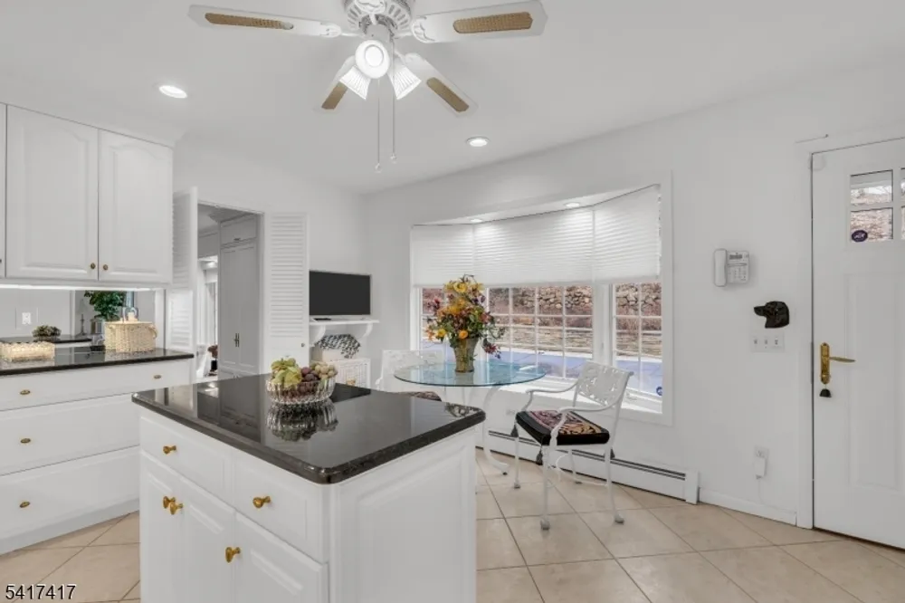 151 Kingwood Dr, Little Falls, NJ 07424