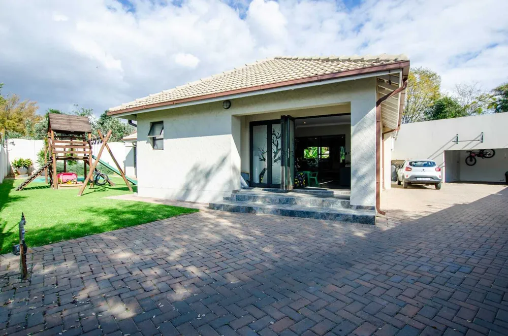South Africa, Gauteng, Buurendal, Klipplaat Drive, 14