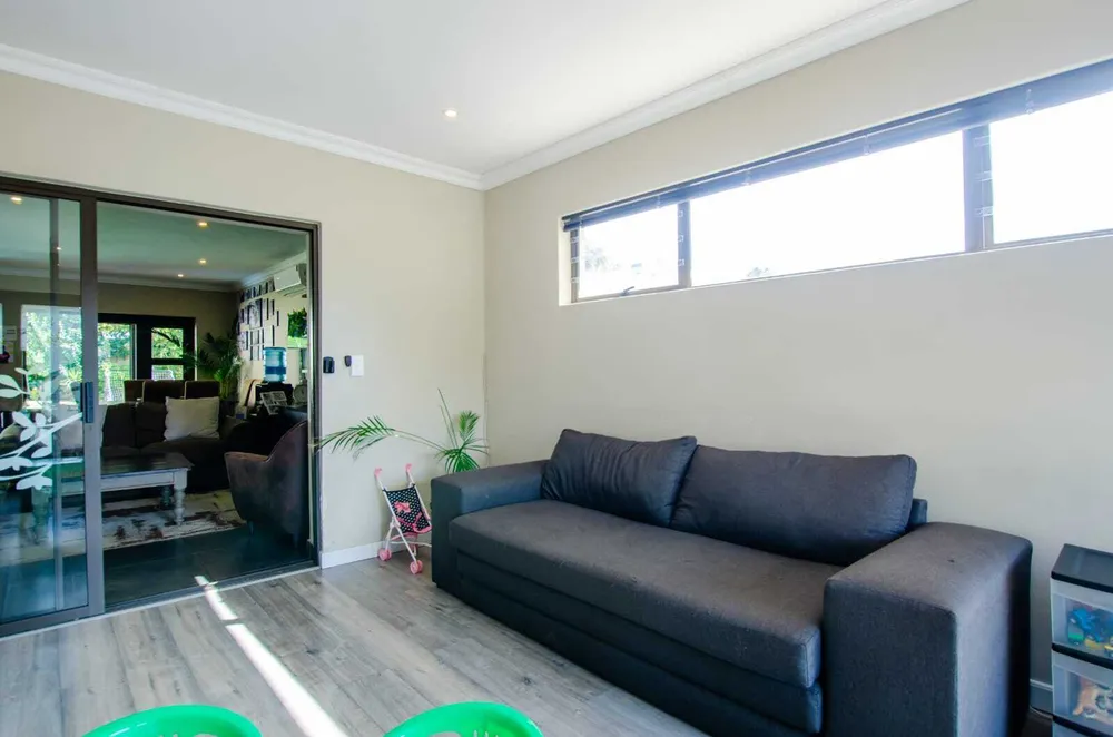 South Africa, Gauteng, Buurendal, Klipplaat Drive, 14