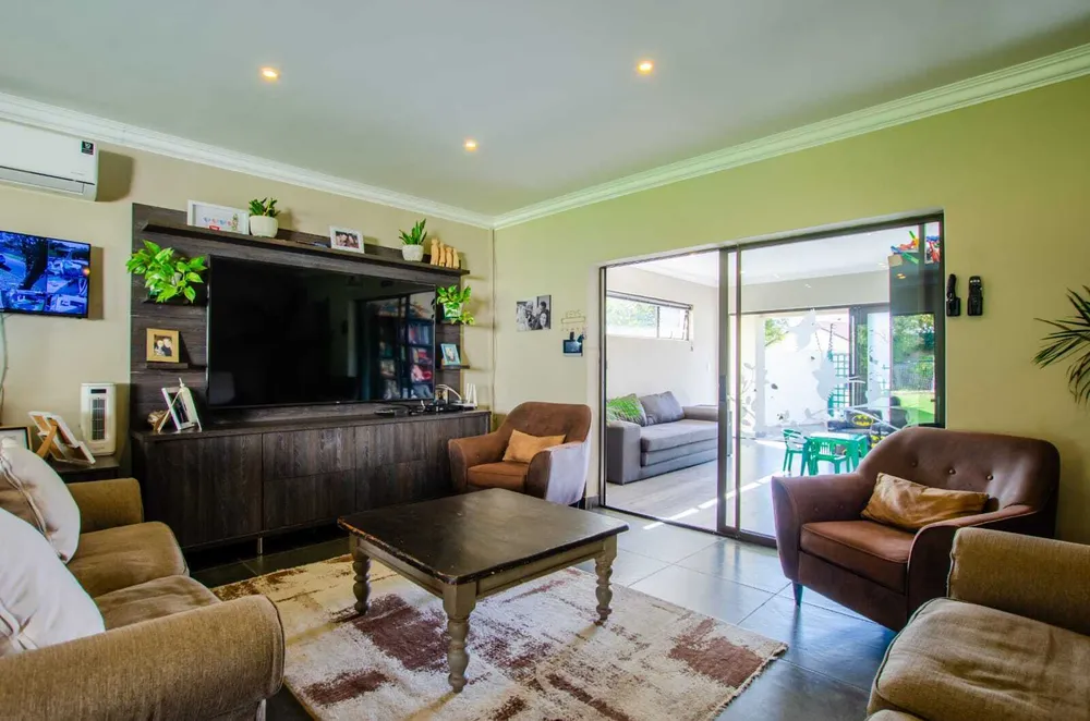 South Africa, Gauteng, Buurendal, Klipplaat Drive, 14