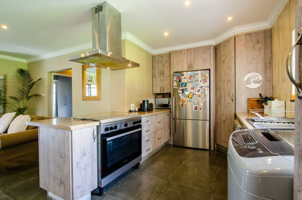 South Africa, Gauteng, Buurendal, Klipplaat Drive, 14