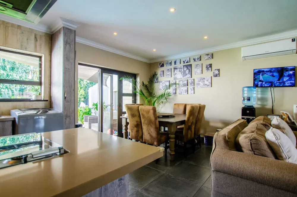 South Africa, Gauteng, Buurendal, Klipplaat Drive, 14