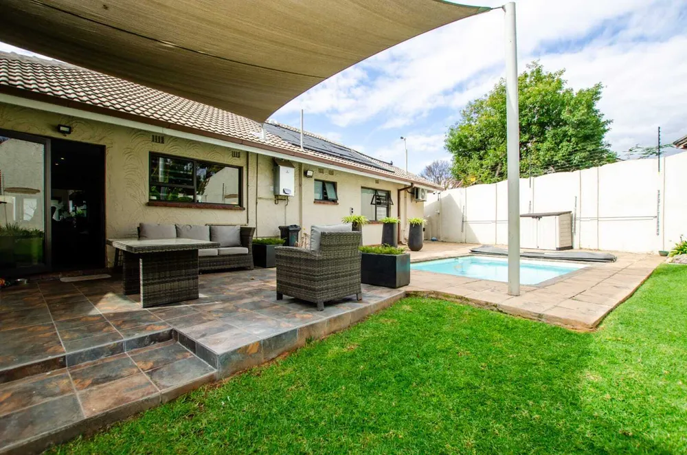 South Africa, Gauteng, Buurendal, Klipplaat Drive, 14