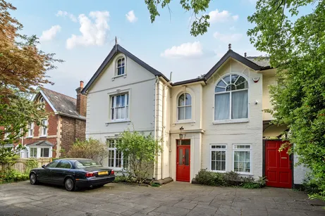 Milbourne Lane, Esher, KT10