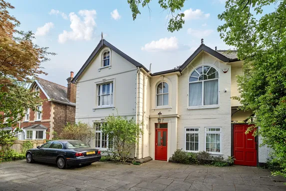 Milbourne Lane, Esher, KT10