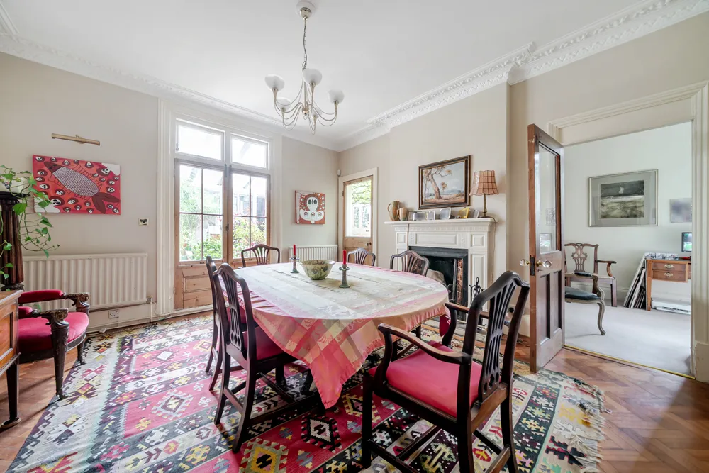 Milbourne Lane, Esher, KT10