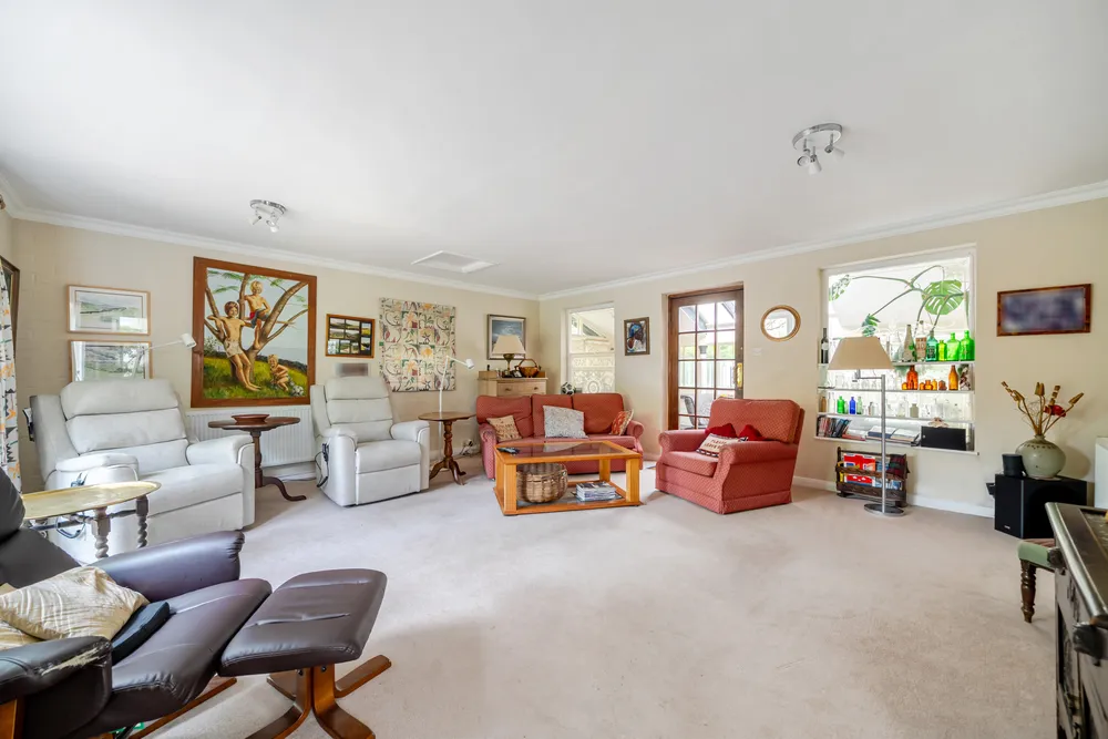 Milbourne Lane, Esher, KT10