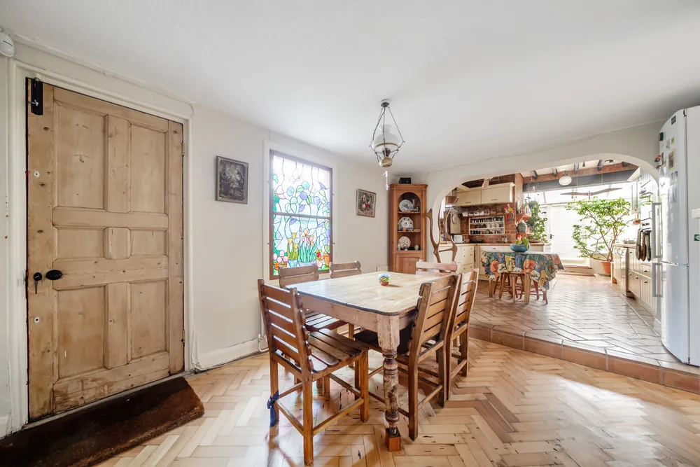 Milbourne Lane, Esher, KT10
