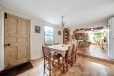 Milbourne Lane, Esher, KT10 photo 5