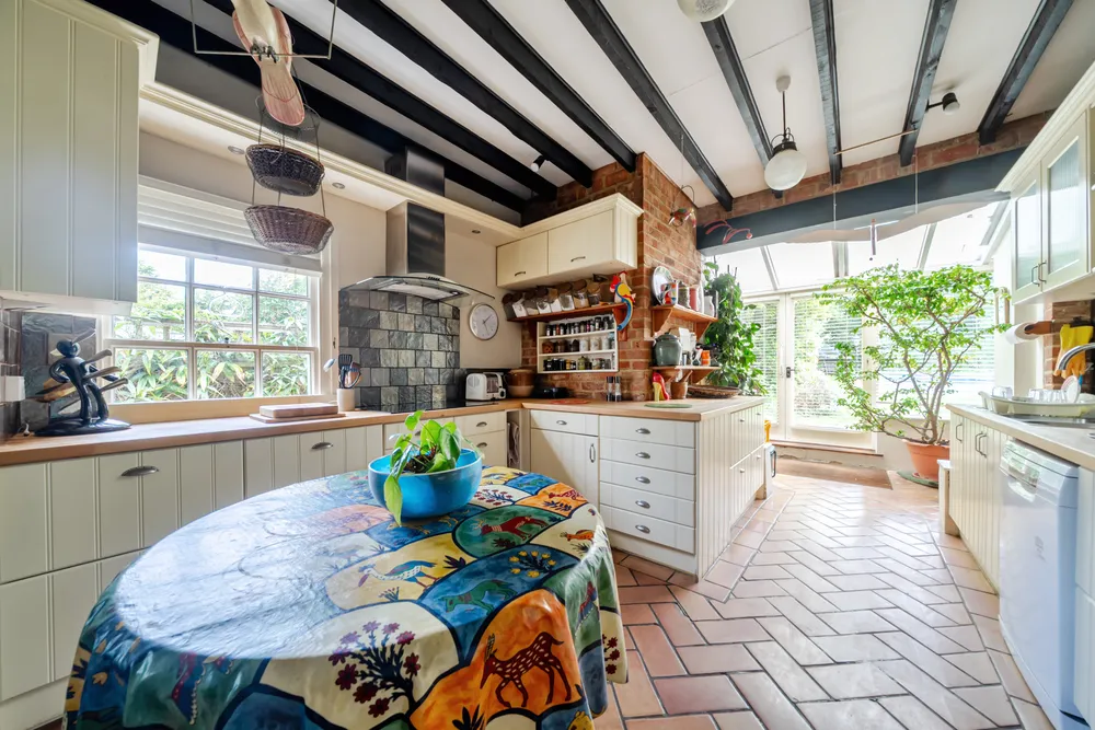 Milbourne Lane, Esher, KT10