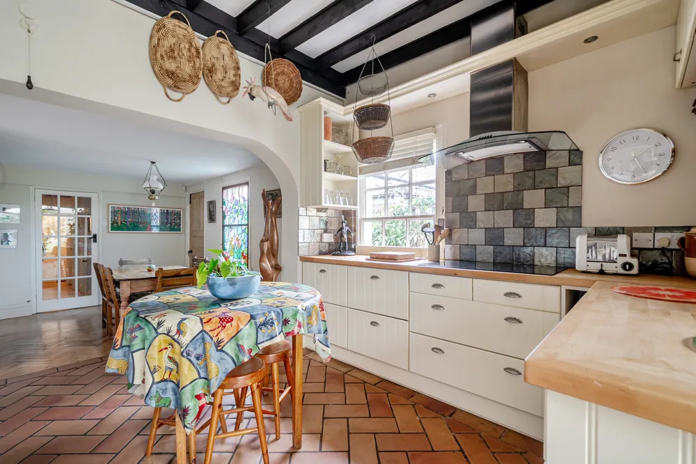 Milbourne Lane, Esher, KT10