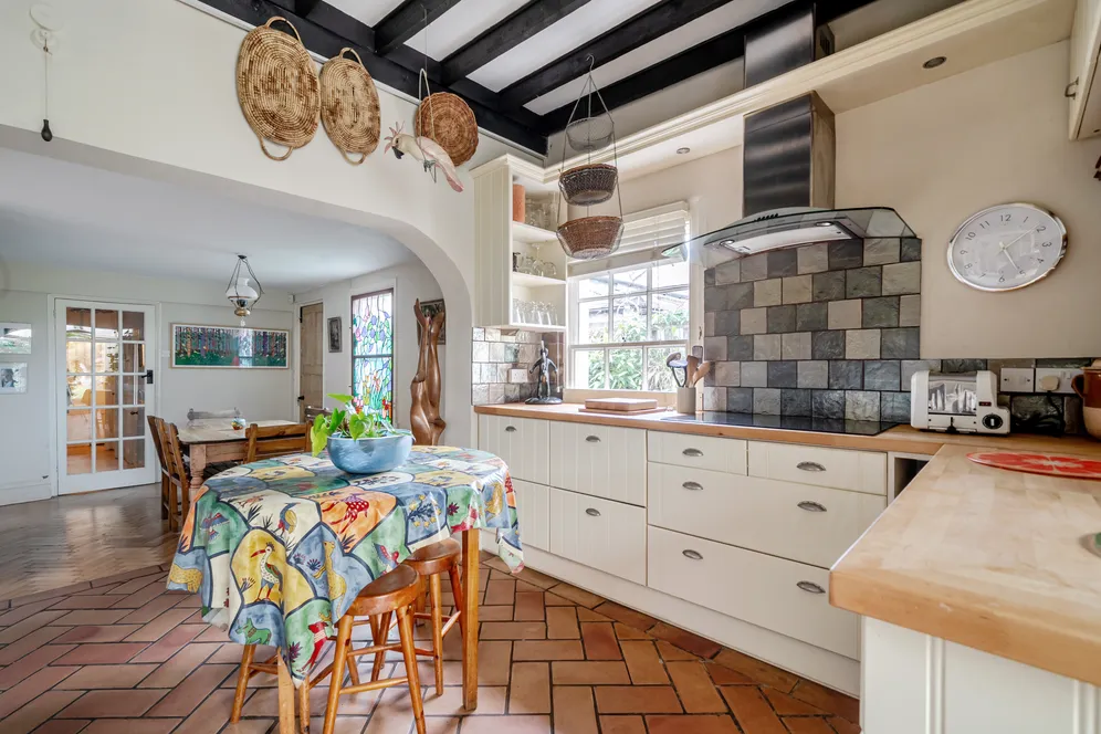 Milbourne Lane, Esher, KT10 photo 7