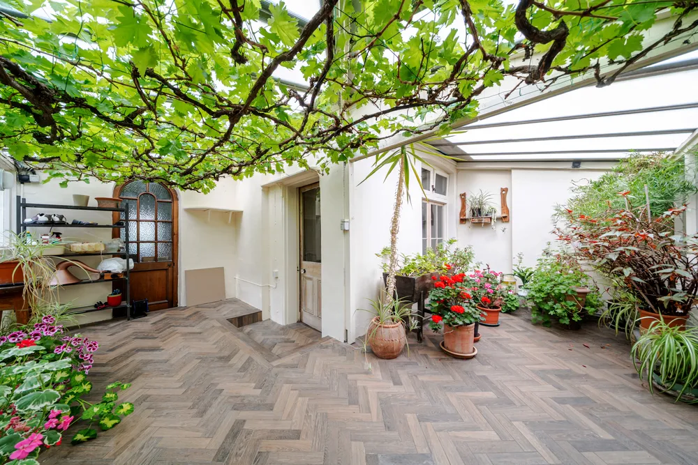 Milbourne Lane, Esher, KT10