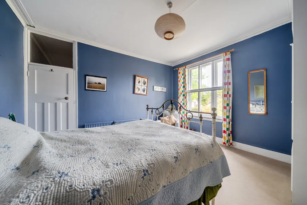Milbourne Lane, Esher, KT10