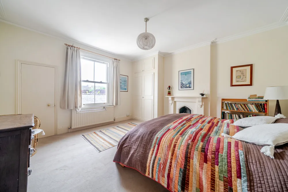 Milbourne Lane, Esher, KT10