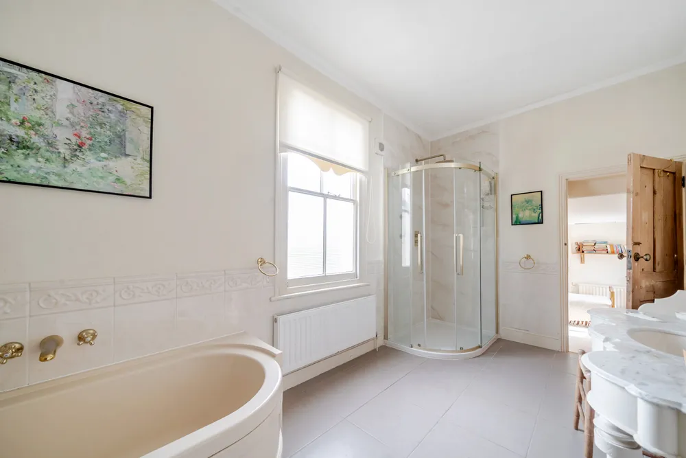 Milbourne Lane, Esher, KT10