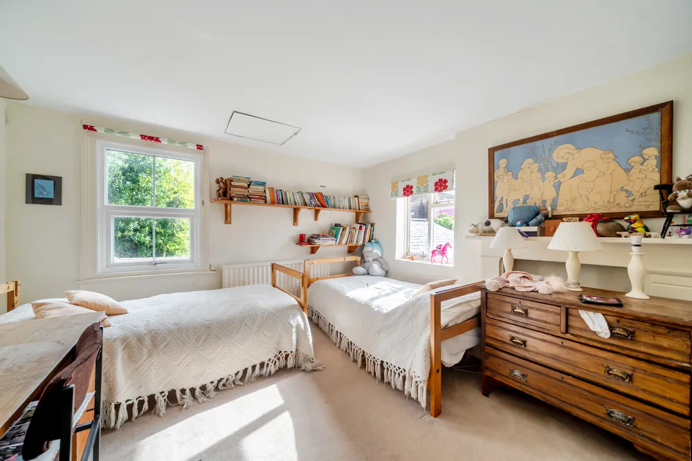 Milbourne Lane, Esher, KT10