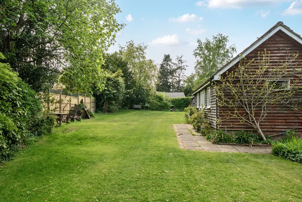 Milbourne Lane, Esher, KT10