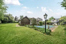 Milbourne Lane, Esher, KT10 photo 17