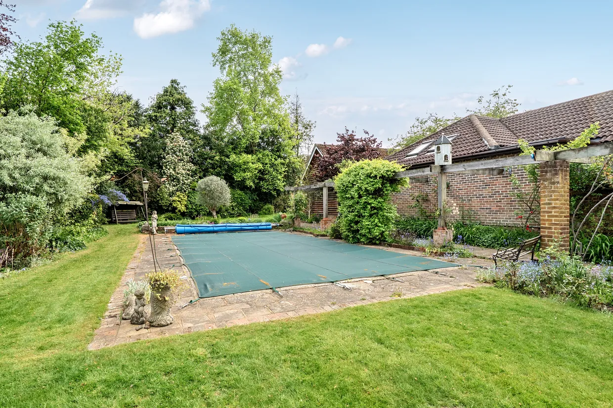 Milbourne Lane, Esher, KT10 photo 19