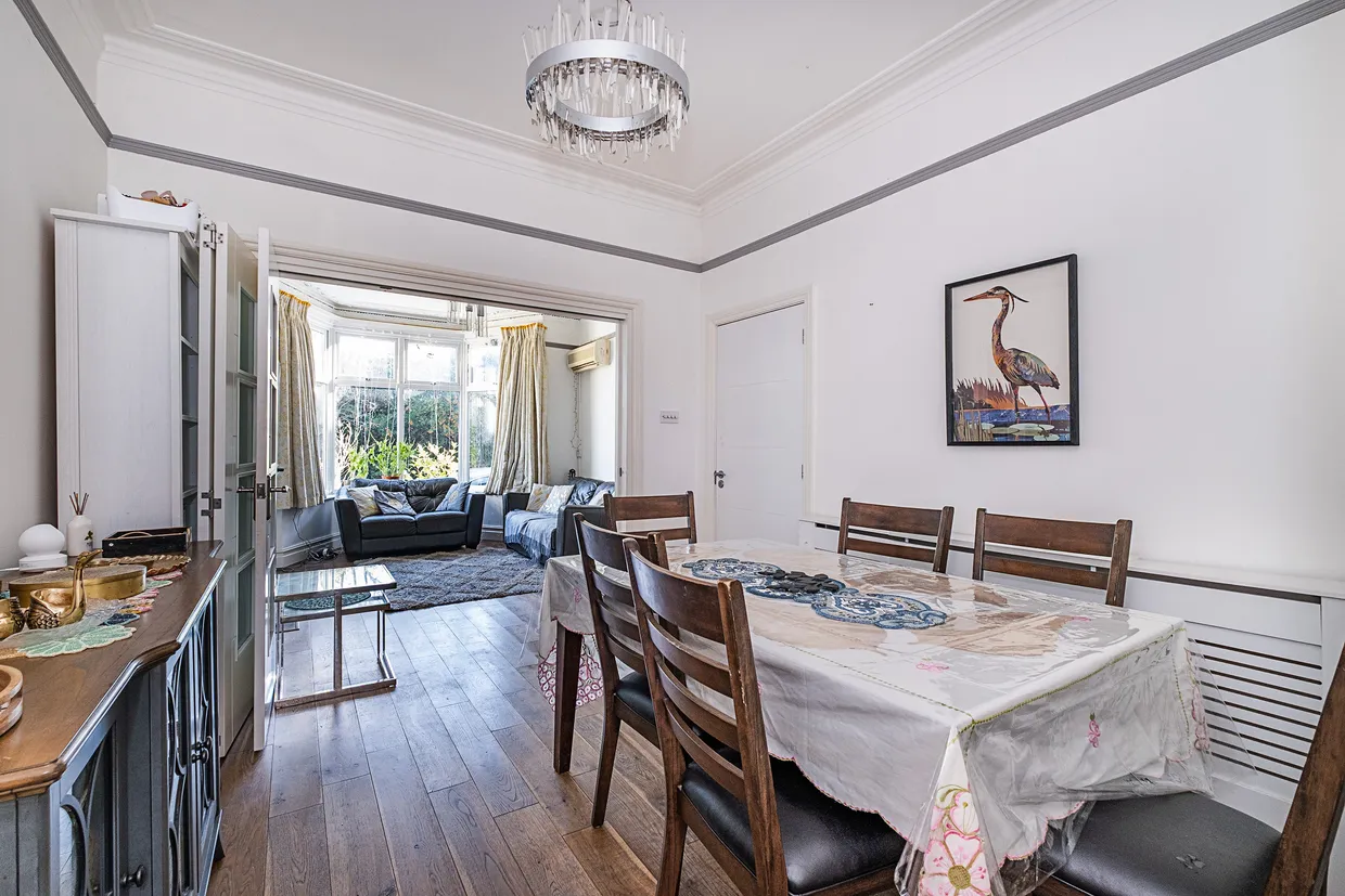Strathearn Road, London, SW19 photo 11