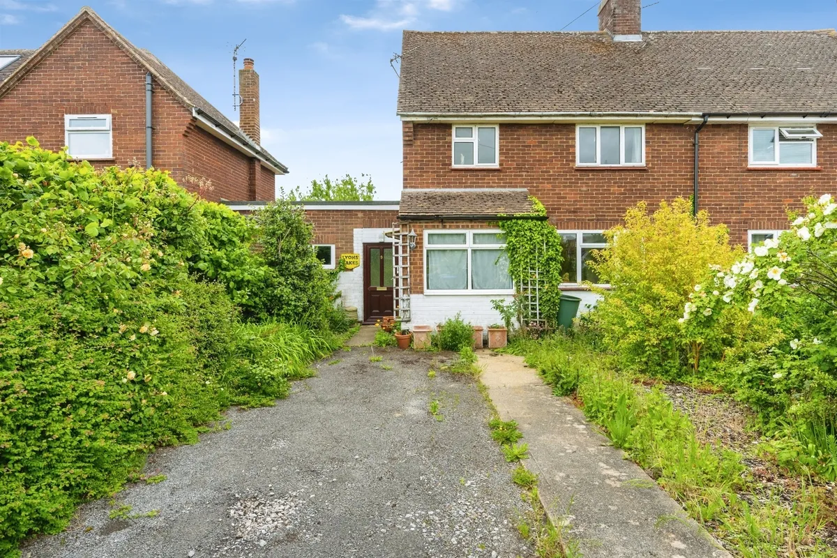 Bromley, Long Marston, Tring