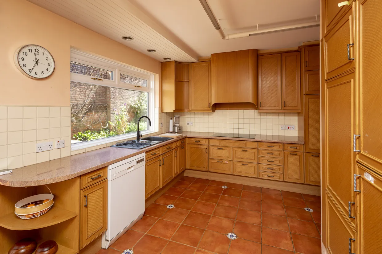 Coombe Hill Road, Kingston Upon Thames, KT2 photo 5