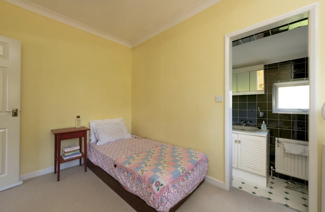 Coombe Hill Road, Kingston Upon Thames, KT2 photo 10