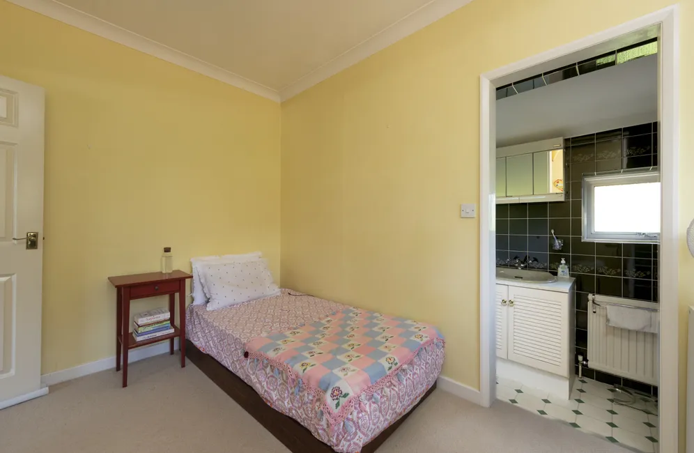 Coombe Hill Road, Kingston Upon Thames, KT2 photo 10