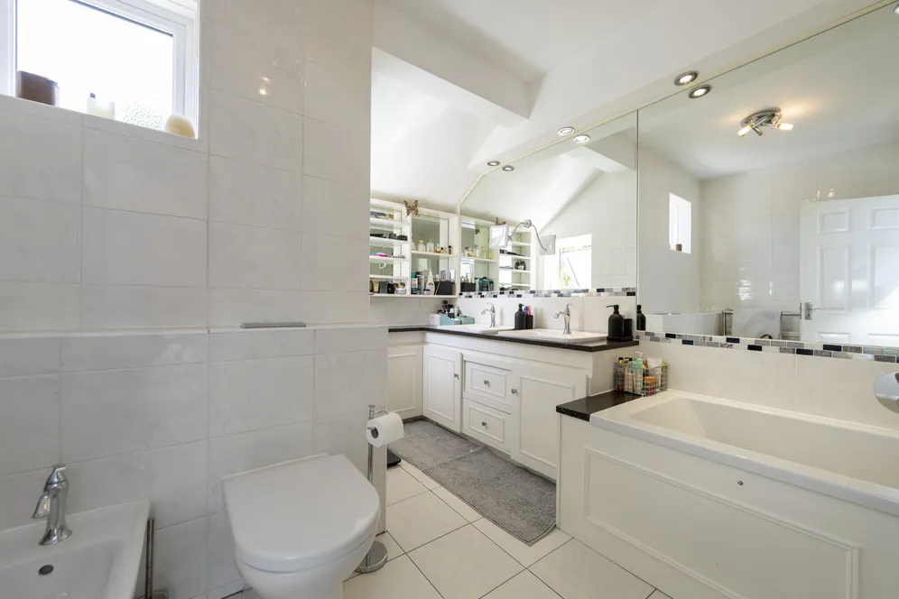 Coombe Hill Road, Kingston Upon Thames, KT2 photo 14