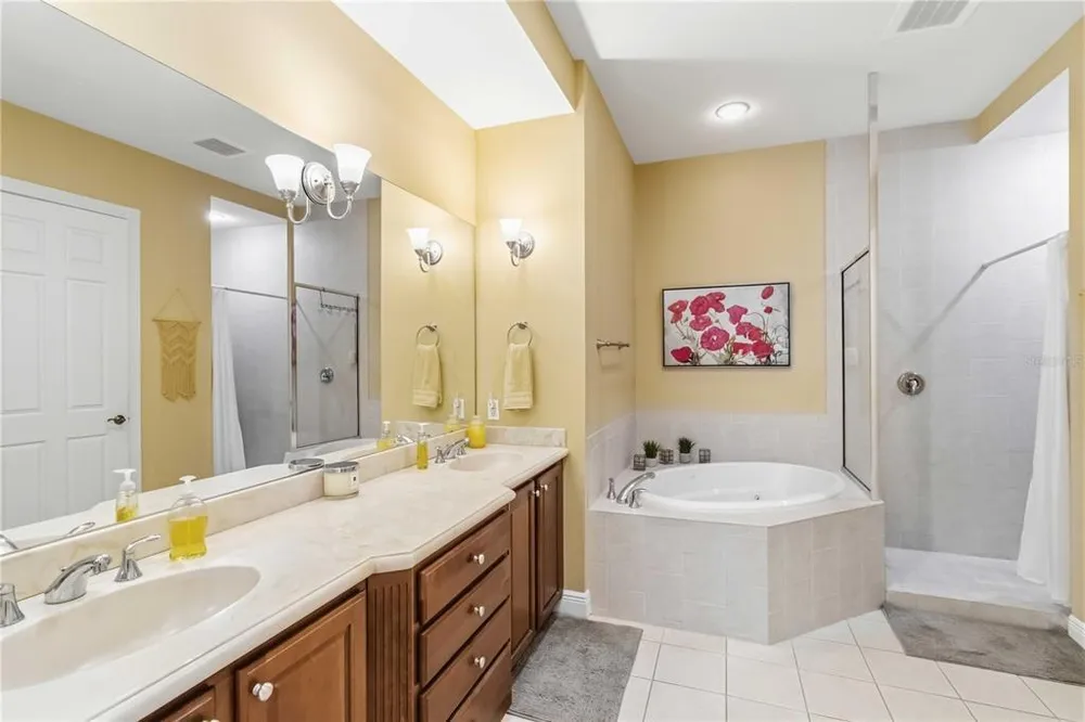 5246 Manorwood Dr, Sarasota, FL 34235