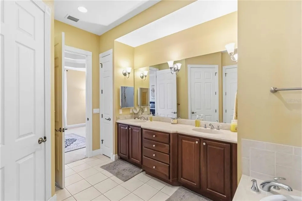 5246 Manorwood Dr, Sarasota, FL 34235