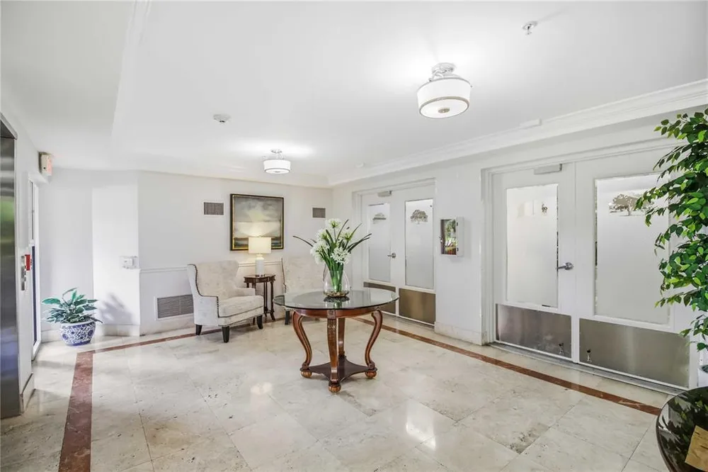 5246 Manorwood Dr, Sarasota, FL 34235