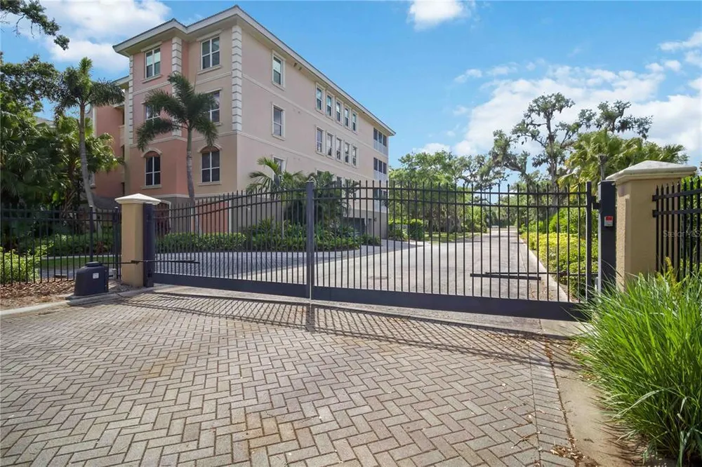 5246 Manorwood Dr, Sarasota, FL 34235