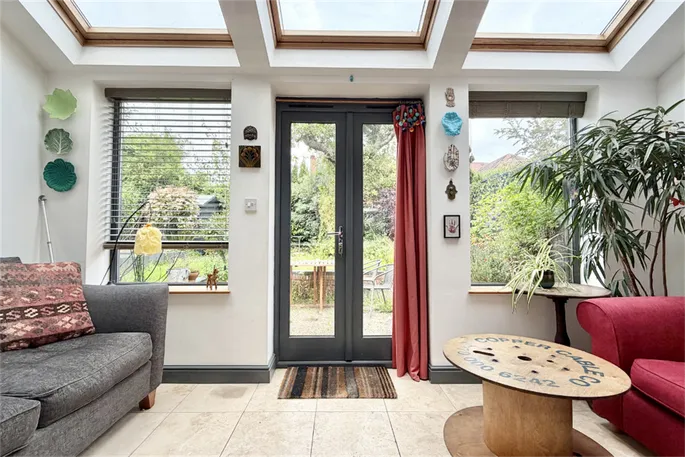 Property carousel image 10
