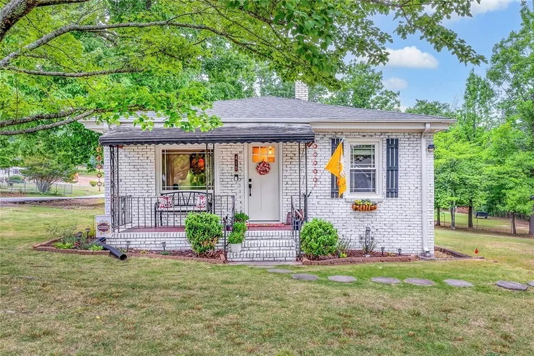 416 W Belvue Rd, Greenville, SC 29609