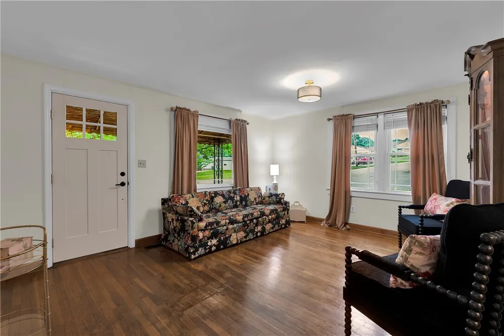 416 W Belvue Rd, Greenville, SC 29609