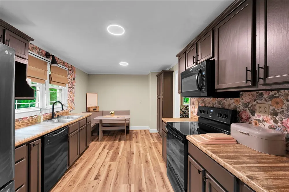 416 W Belvue Rd, Greenville, SC 29609
