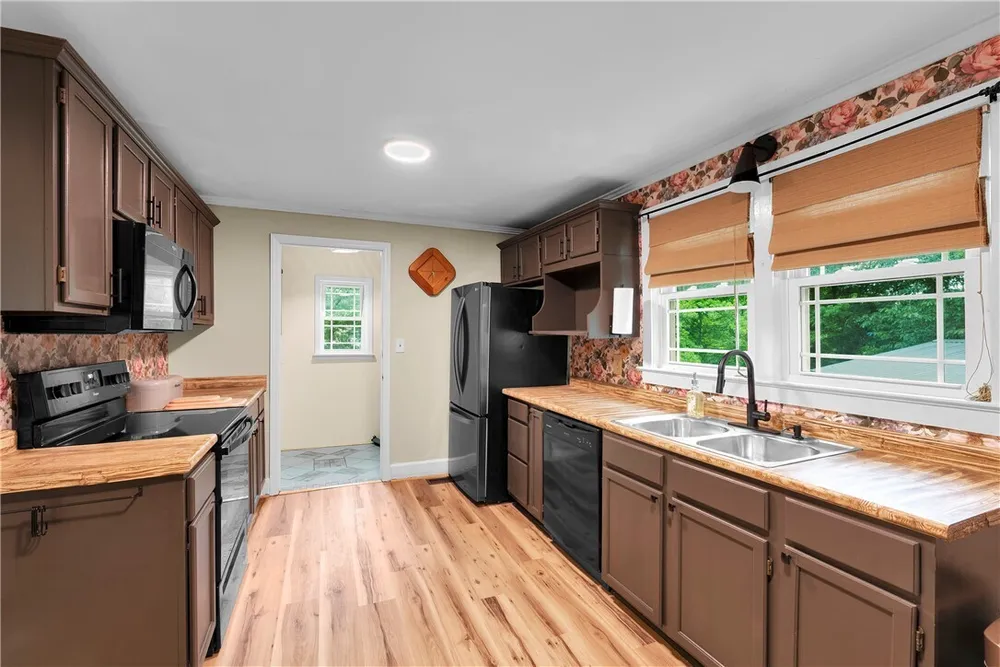 416 W Belvue Rd, Greenville, SC 29609
