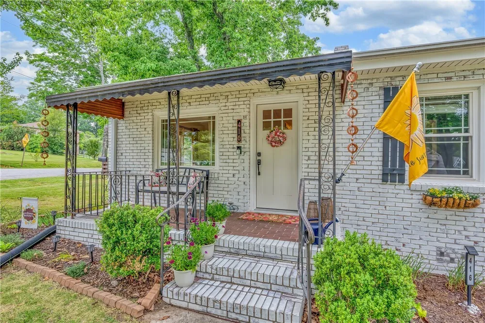 416 W Belvue Rd, Greenville, SC 29609