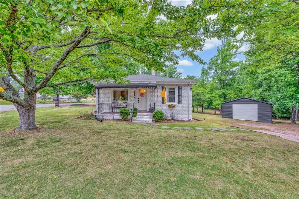 416 W Belvue Rd, Greenville, SC 29609