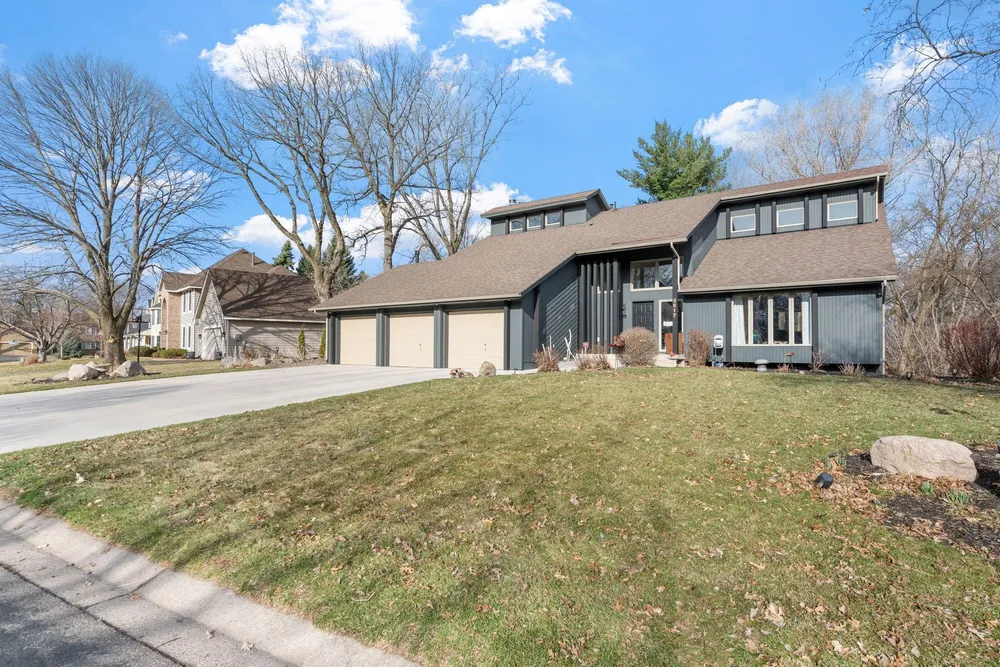 3617 Tanglewood Ct, Eagan, MN 55123