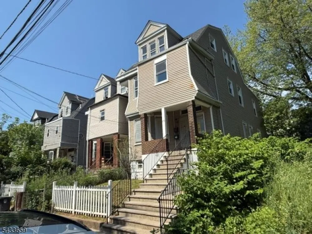 27 Seymour Ave, Newark, NJ 07108